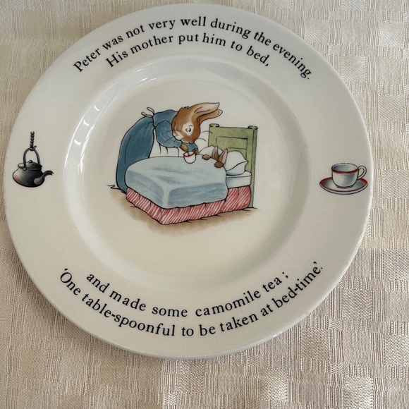 Vintage Beatrix potter Peter Rabbit Wedgewood plate with Mrs. Rabbit 7” - Picture 1 of 2